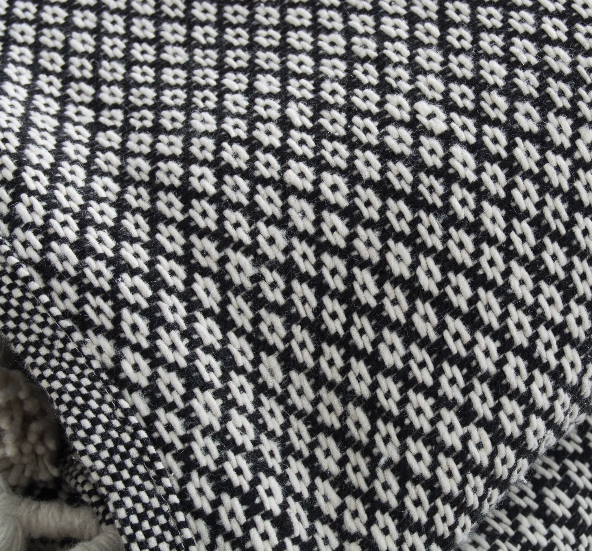 Pom Pom Blanket - white and black pattern