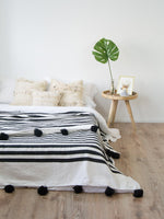 Pom Pom Blanket - white and black